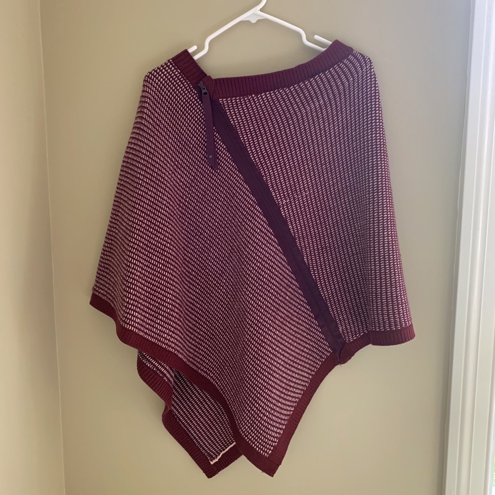 LULULEMON PONCHO 💫 - Picture 6 of 7